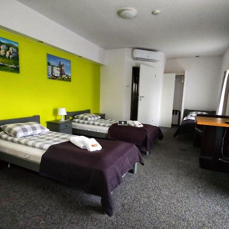 Rj Hotel Pabianice Exterior photo